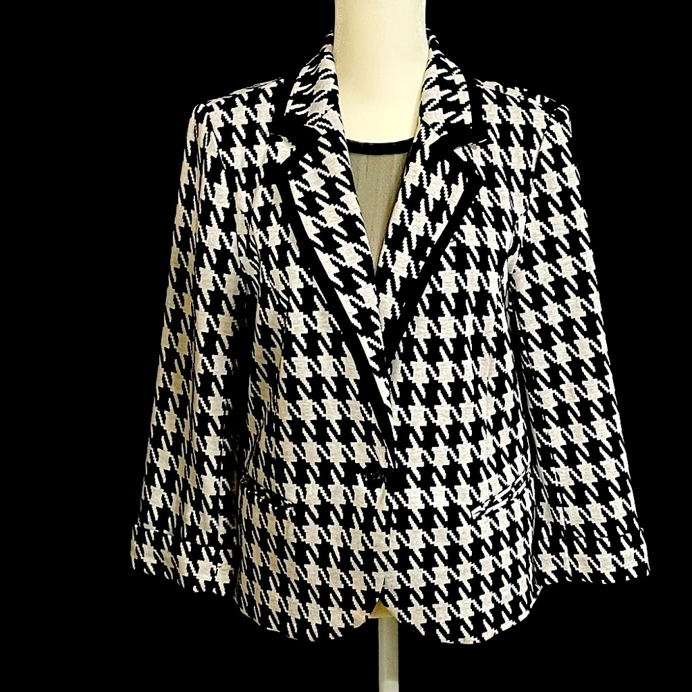 Fabulous Catherine Malandrino black & white houndstooth blazer